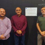 Andrés Cárdenas, junto a los concejales Santiago Bastante y Chema Campos