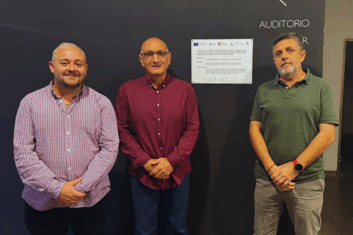 Andrés Cárdenas, junto a los concejales Santiago Bastante y Chema Campos