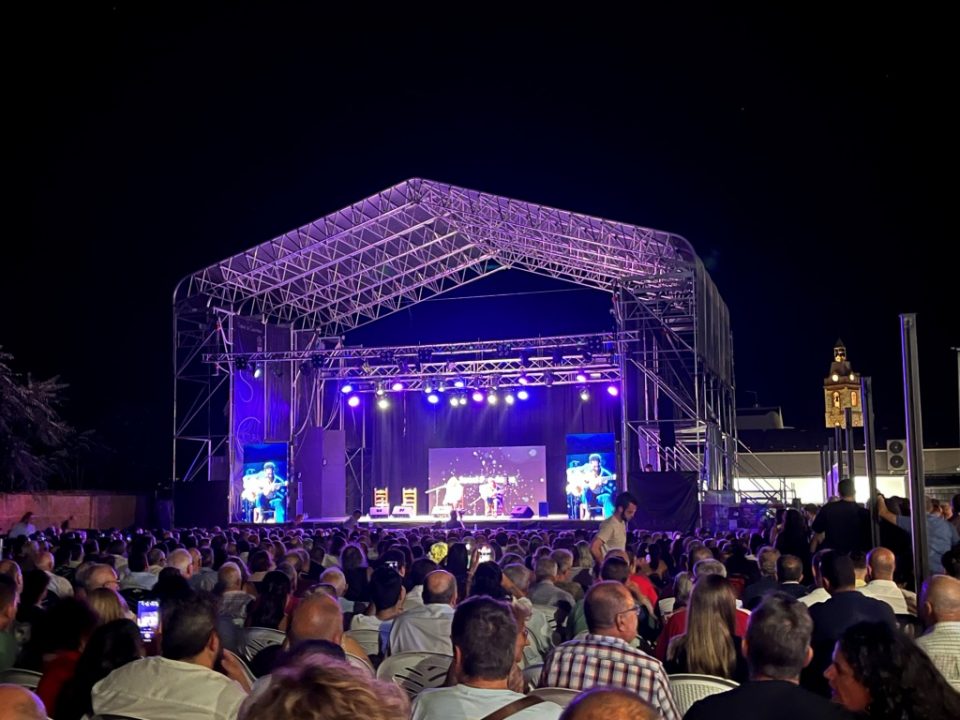 Auditorio a rebosar de público