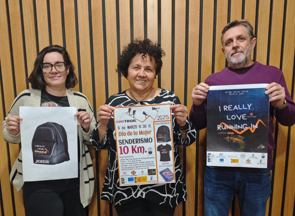 De izquierda a derecha, Nai, Rosa, y José María presentan la Corretrail 2025