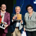 De izquierda a derecha, Santiago Bastante, Pepe Arenas y Rosa Suñé durante la gala inaugural de la Virgen de la Paz