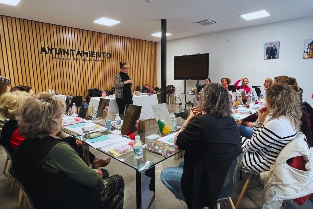 El taller de cuidado de la piel encandila a todas las participantes