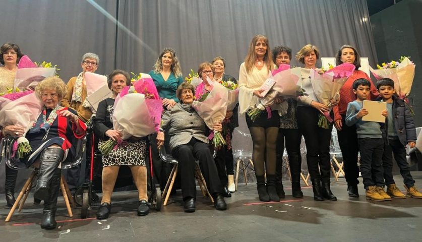 Las homenajeadas, al término del acto