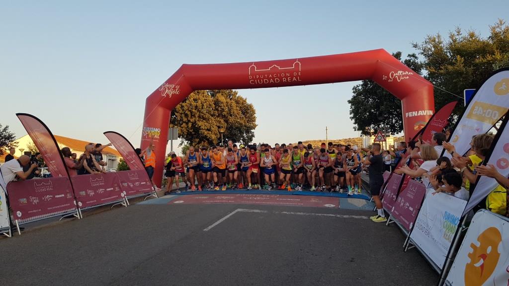 Los corredores en sus puestos de salida
