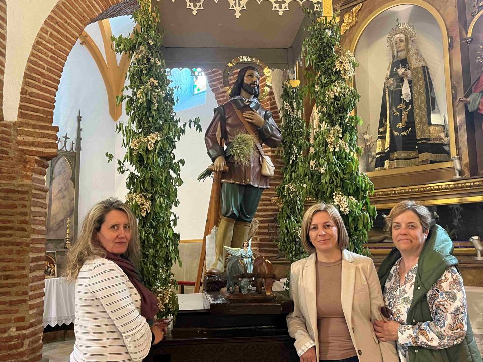Paqui, Rebeca y Mariví de la junta directiva