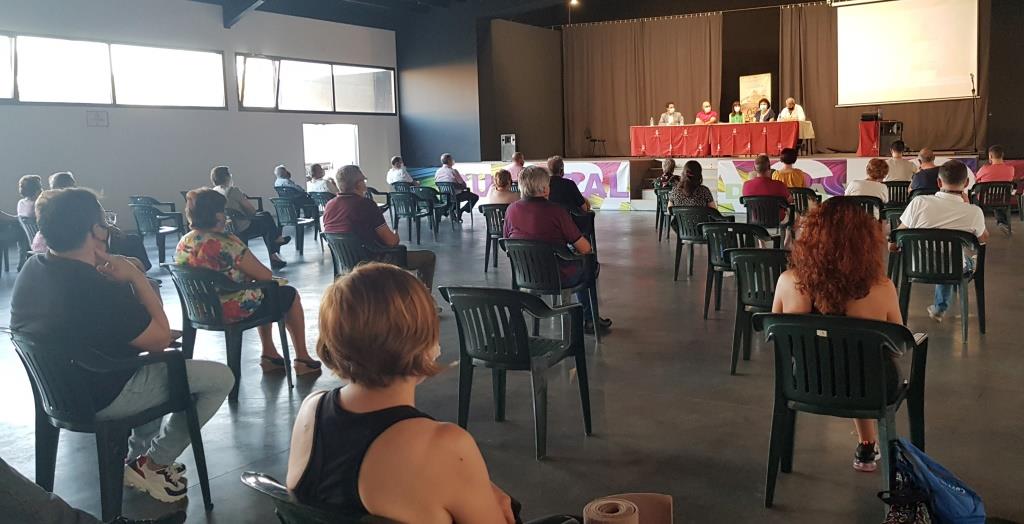 Parte del público asistente al espacio cultural de la villa