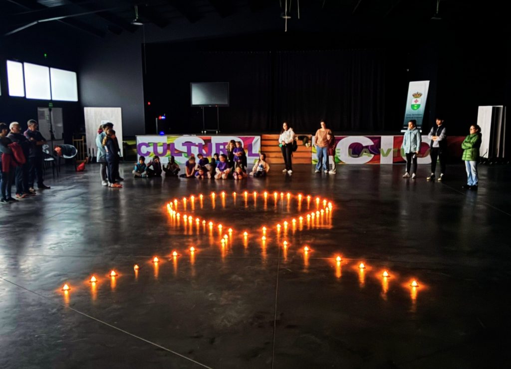 Silueta de lazo con velas