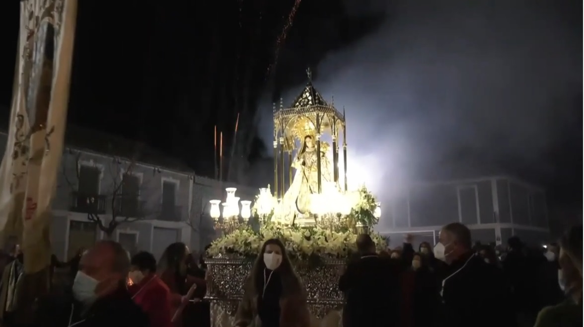 la virgen al llegar a la plaza